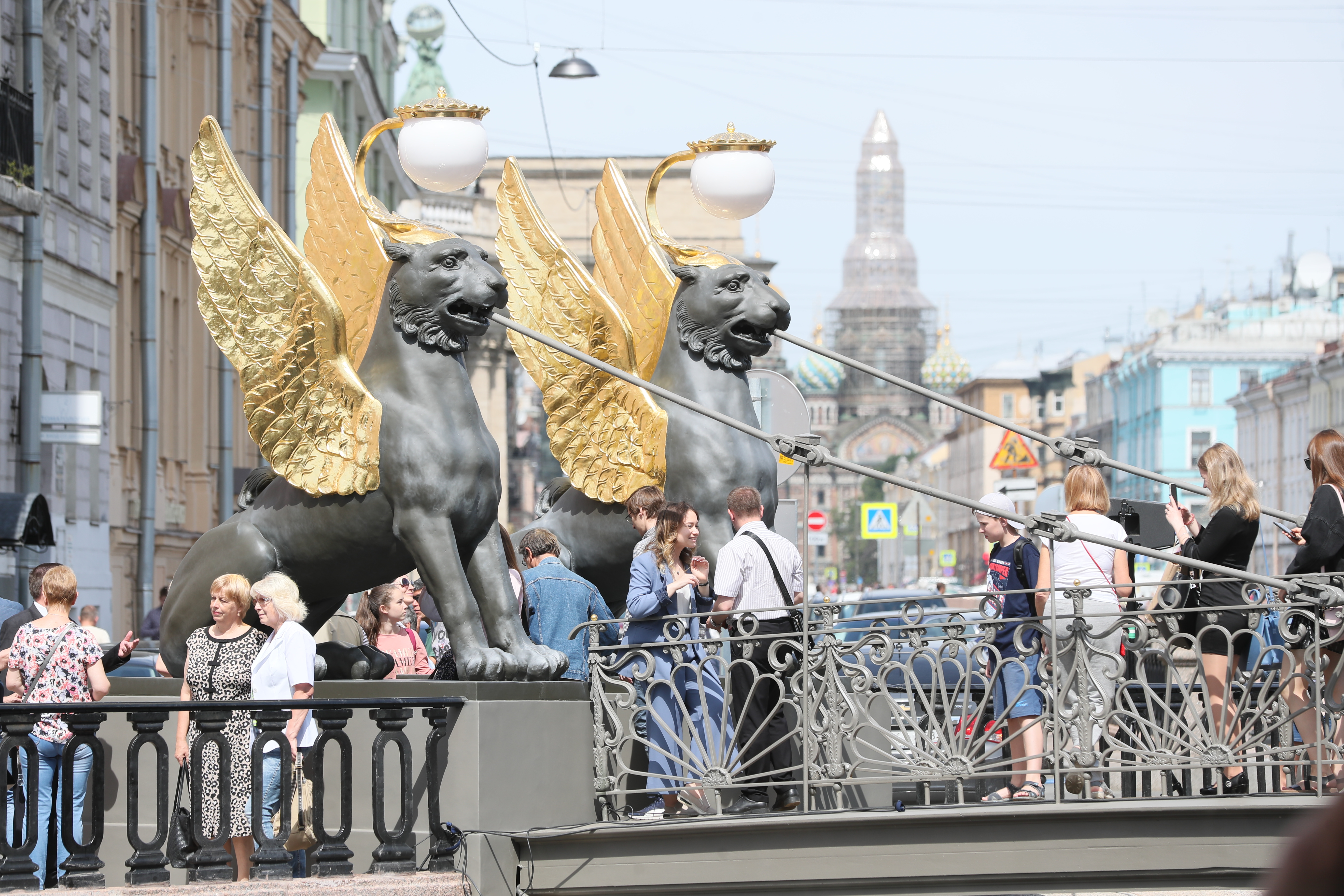 Банковский мостик в Санкт-Петербурге с грифонами
