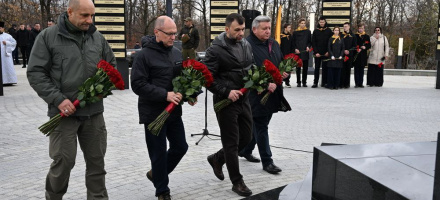 Вечная память героям. Фото: www.glavadnr.ru