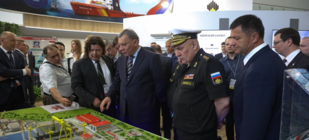 Начал работу Международный дальневосточный морской салон