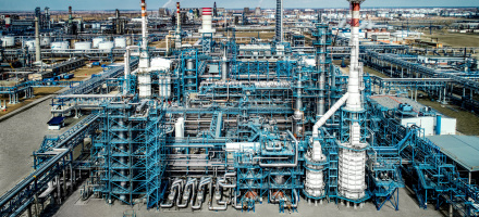 Омский НПЗ повышает эффективность производства моторных топлив Евро-5