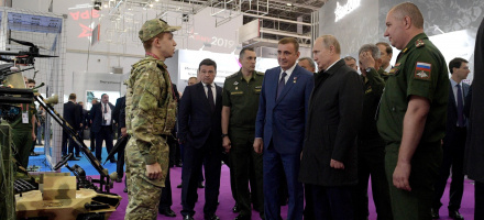 Владимир Путин посетил МВТФ «Армия-2019»