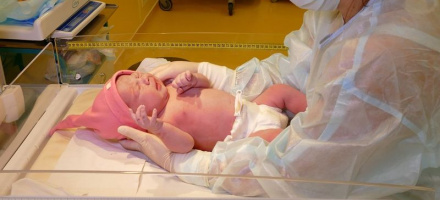 В новогоднюю ночь в роддомах Свердловской области появились на свет 17 уральцев